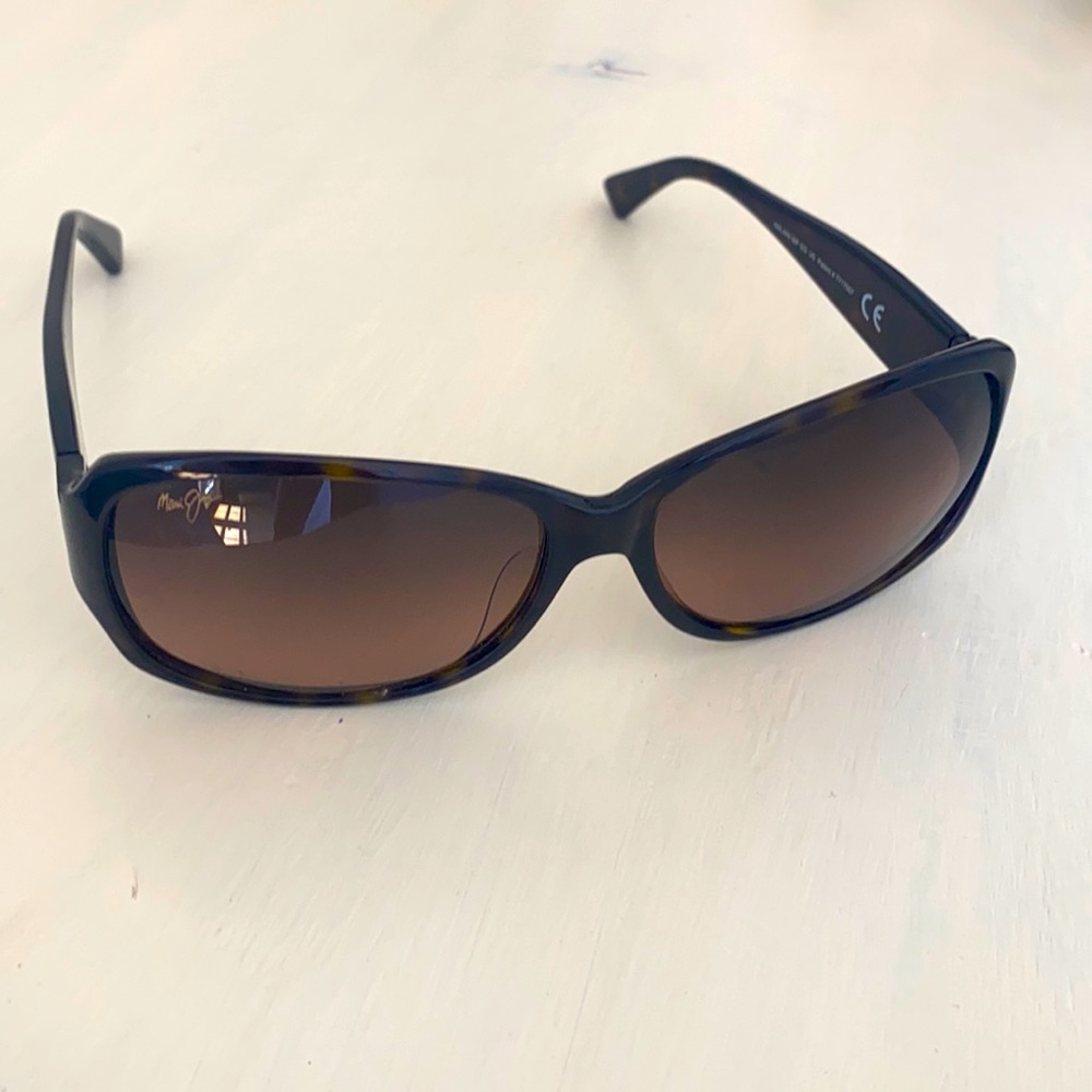 Maui-Jim tortoiseshell glasses